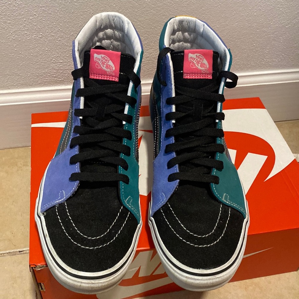 *Sold Via Ebay* Men’s High Top Vans. Preowned. Good condition. Size 11